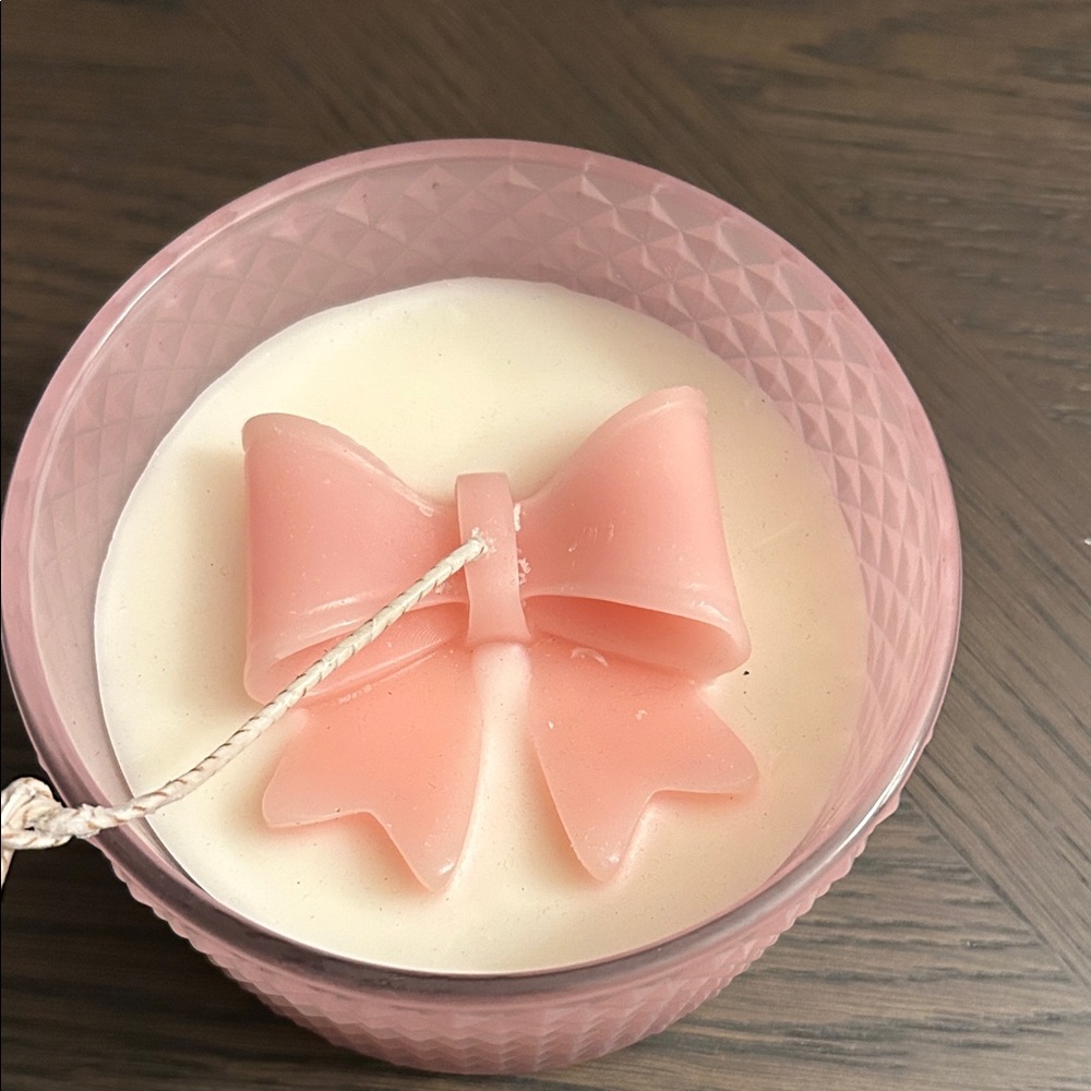 Pink Bow Candle 14oz - Picture 2 of 4